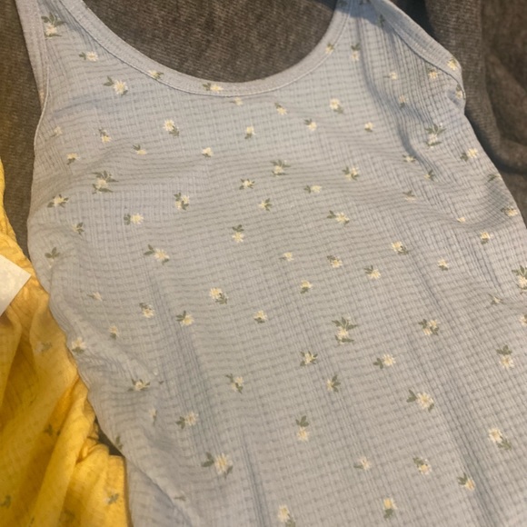 Tops - Picture 3 of 5